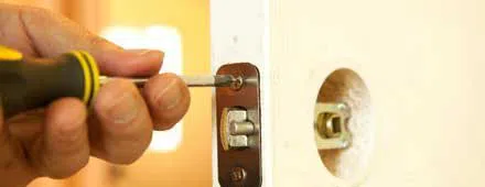 Affordable Locksmith Services Springfield, MA 413-306-3576 - 24-hour-lock-key-01